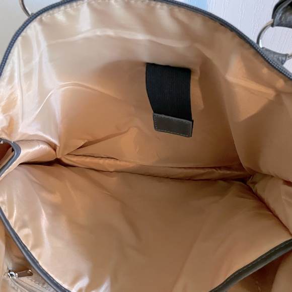 New grey insulated tote - Picture 4 of 10